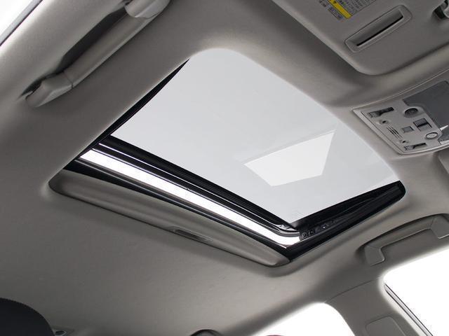 IS IS300h バージョンL (禁煙車)(整備点検記録簿13枚)(サンルーフ)(冷暖房シート)(黒本革)(シートメモリー)(クリアランスソナー)(連眼LEDヘッドライト)(SDマルチナビ)(17インチAW)(Bluetooth)(6枚目)