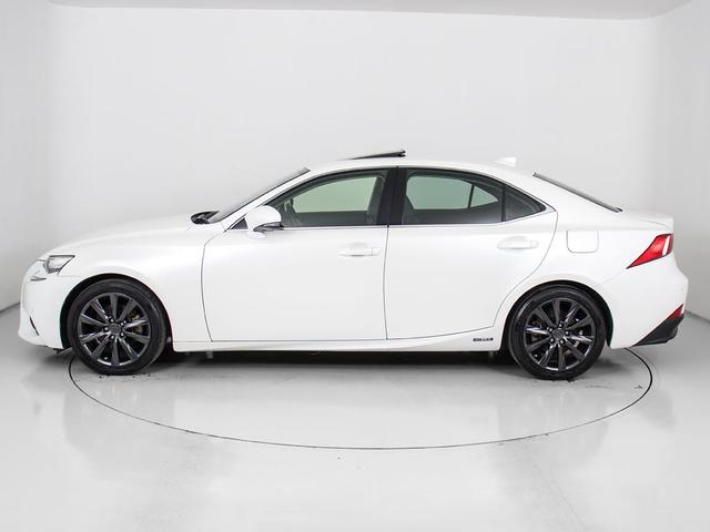 IS IS300h バージョンL (禁煙車)(整備点検記録簿13枚)(サンルーフ)(冷暖房シート)(黒本革)(シートメモリー)(クリアランスソナー)(連眼LEDヘッドライト)(SDマルチナビ)(17インチAW)(Bluetooth)(14枚目)