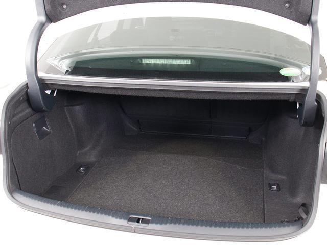 IS IS300h バージョンL (禁煙車)(整備点検記録簿13枚)(サンルーフ)(冷暖房シート)(黒本革)(シートメモリー)(クリアランスソナー)(連眼LEDヘッドライト)(SDマルチナビ)(17インチAW)(Bluetooth)(28枚目)