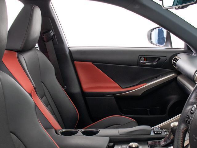 IS IS300h FスポーツXライン (整備点検記録簿8枚)(特別仕様車)(サンルーフ)(BBS18インチAW)(エアロカスタム)(4本出しマフラー)(レーダークルーズ)(プリクラッシュ)(BSM)(クリアランスソナー)(冷暖房シート)(29枚目)