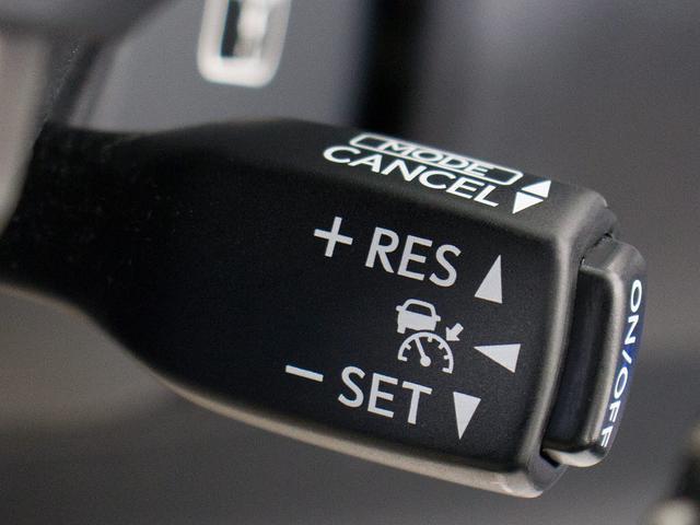 レーダークルーズコントロール　　ミリ波レーダーと単眼カメラで先行車を認識し、車速に応じた車間距離を保ちながら追従走行を支援します。