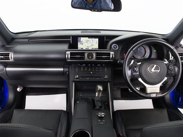 禁煙車です！室内は嫌なニオイも無く、すごく綺麗な状態です！禁煙車・・特にセダンタイプのお車では少ないですよね！！タバコのニオイが苦手なお客様必見です！快適にご乗車頂けます！！