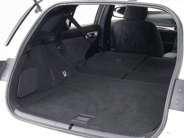 車内も広々！シート等の状態も清潔感があり、良好です！オゾンによる除菌消臭も承っております。