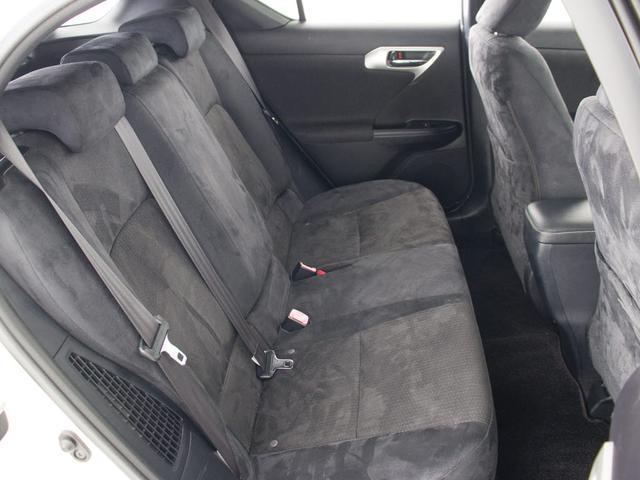 赤革、茶革、黒革、白革、黒×赤コンビ革・・・お好みの色で新品本革シートを作成できます！オリジナル本革でカーライフを満喫はいかがでしょうか？ご興味ある方は、デザイン等含め当社までお問い合わせください！