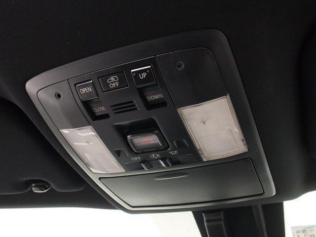 人気装備のサンルーフが付いています！上下チルトに前後スライド機能が付いていますので、様々なドライブシーンで活躍してくれます！！開放感ある車内空間は気持ちがいいですよ！是非体感してみて下さい！