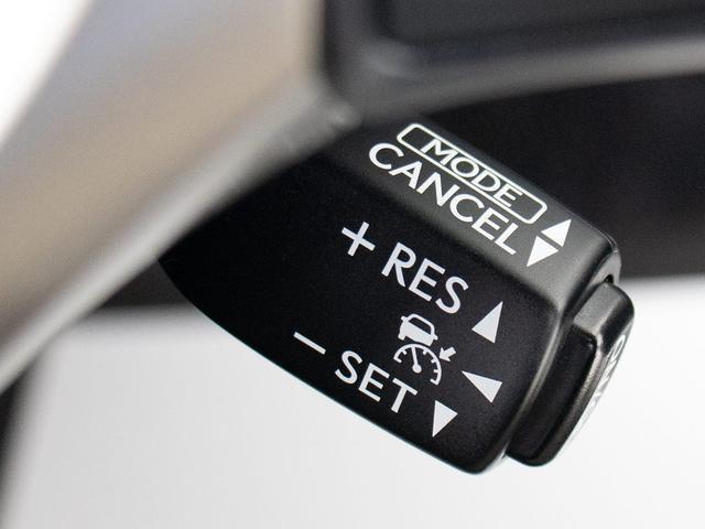 レーダークルーズコントロール　　ミリ波レーダーと単眼カメラで先行車を認識し、車速に応じた車間距離を保ちながら追従走行を支援します。