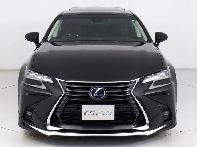 禁煙車です！室内は嫌なニオイも無く、すごく綺麗な状態です！禁煙車・・特にセダンタイプのお車では少ないですよね！！タバコのニオイが苦手なお客様必見です！快適にご乗車頂けます！！