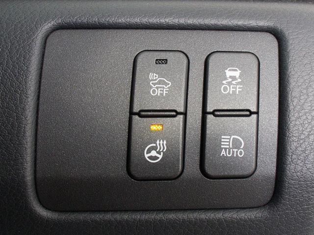 ★使いやすさや安全性を追求したステアリング周り！高級車ゆえにスイッチ類が多いのも特徴ですね！考え尽くされた配置ですぐに使いこなす事が出来ますのでご安心下さい！是非、体感してみて下さい！！