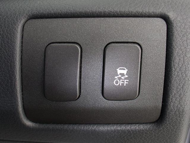 ★使いやすさや安全性を追求したステアリング周り！高級車ゆえにスイッチ類が多いのも特徴ですね！考え尽くされた配置ですぐに使いこなす事が出来ますのでご安心下さい！是非、体感してみて下さい！！