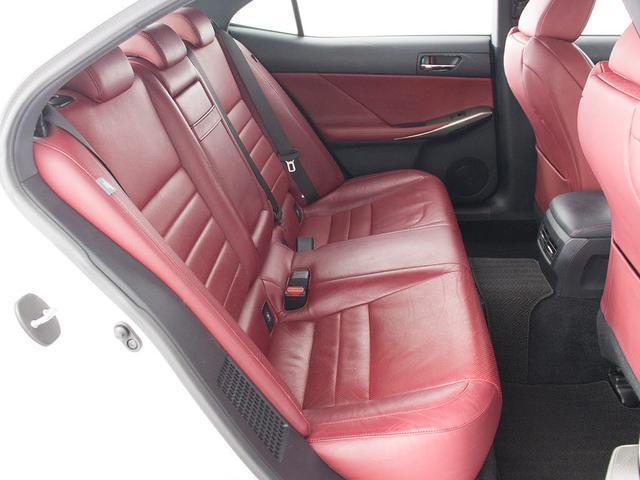 IS IS300h Fスポーツ (禁煙)(サンルーフ)(Fスポーツ専用赤本革)(クリアランスソナー)(SDナビ)(冷暖房シート)(LEDライト)(クルーズコントロール)(バックモニター)(Bluetooth)(Blu-ray再生可)(34枚目)