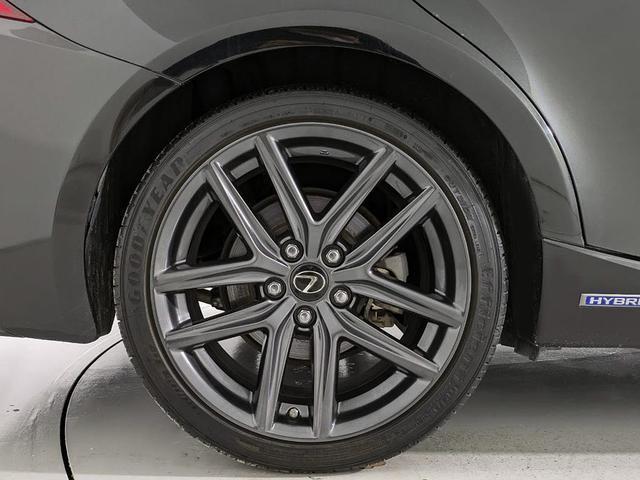 IS IS300h Fスポーツ (禁煙車)(サンルーフ)(特注新品本革シート)(Fスポーツ専用装備)(LEDヘッドライト)(クルーズコントロール)(SDマルチナビ)(カラーバックモニター)(Bluetoothオーディオ)(25枚目)