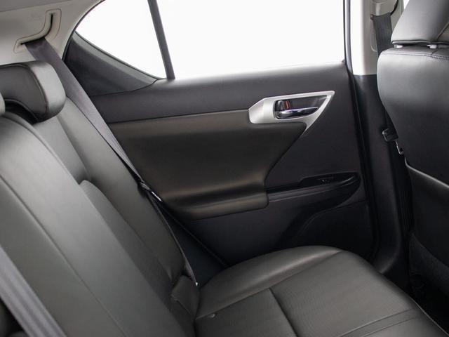 CT CT200h クリエイティブ テキスタイルインテリア (サンルーフ)(新品スピンドルエアロ)(ガナドール製マフラー)(L-TEXシート)(連眼LEDライト)(シートヒーター)(クルーズコントロール)(Bluetooth)(シートメモリー)(パワーシート)(29枚目)