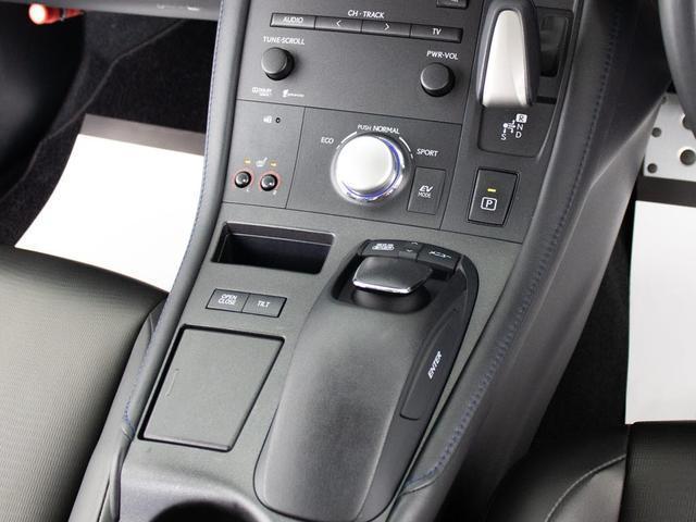 CT CT200h クリエイティブ テキスタイルインテリア (サンルーフ)(新品スピンドルエアロ)(ガナドール製マフラー)(L-TEXシート)(連眼LEDライト)(シートヒーター)(クルーズコントロール)(Bluetooth)(シートメモリー)(パワーシート)(39枚目)