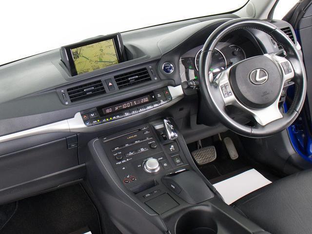 ★使いやすさや安全性を追求したステアリング周り！高級車ゆえにスイッチ類が多いのも特徴ですね！考え尽くされた配置ですぐに使いこなす事が出来ますのでご安心下さい！是非、体感してみて下さい！！