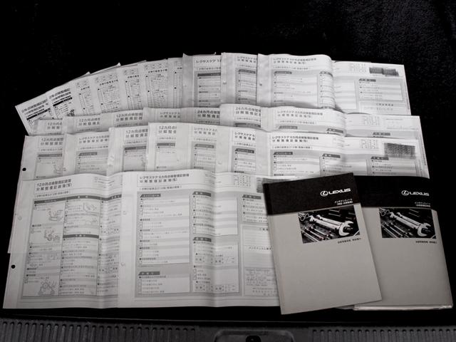 新車保証書メンテナンスノート完備！！記録簿は２６回分が確認できこれまでのオーナー様の扱いの良さを感じるポイントです。整備内容も確認しご案内させて頂きますのでお気軽にお申し付け下さいませ！！