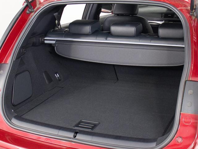 ★ハッチバック★荷物の出し入れも非常に楽で使い勝手が良いです。