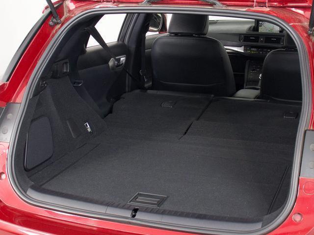 車内も広々！シート等の状態も清潔感があり、良好です！オゾンによる除菌消臭も承っております。