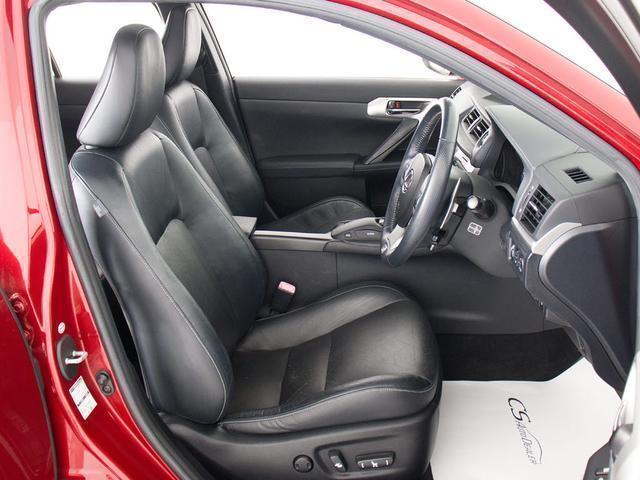 電動パワーシート完備！細かな自身に合ったドライビングポジションの設定が可能となります！