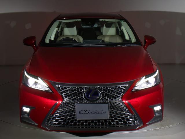 フロントビューの存在感をご覧ください！！ヘッドライトは視界良好のライト、さらにフォグライト搭載。デザイン性も高いのが特権です。