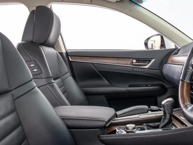 ★快適エアシート＆シートヒーターを装備しています！高級車ならではの装備です！シートが暖まる機能！シートから冷風が出る機能！どちらも付いています！！寒い冬も、暑い夏も快適にご乗車頂けますよ！！