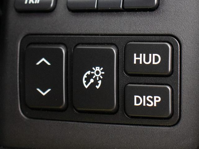 ★使いやすさや安全性を追求したステアリング周り！高級車ゆえにスイッチ類が多いのも特徴ですね！考え尽くされた配置ですぐに使いこなす事が出来ますのでご安心下さい！是非、体感してみて下さい！！