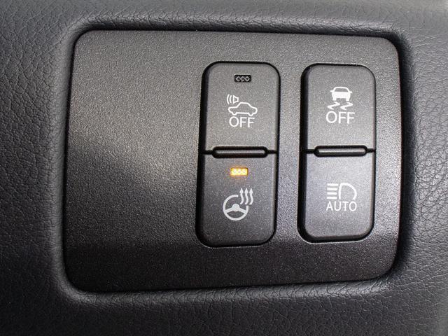 ★使いやすさや安全性を追求したステアリング周り！高級車ゆえにスイッチ類が多いのも特徴ですね！考え尽くされた配置ですぐに使いこなす事が出来ますのでご安心下さい！是非、体感してみて下さい！！