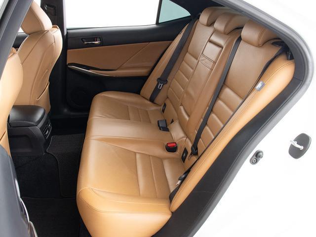 ＩＳ ＩＳ３００ｈ　Ｆスポーツ　（レーダークルーズ）（プリクラッシュ）（クリアランスソナー）（ＢＳＭ）（茶本革）（シートヒーター）（エアシート）（シートメモリー）（パワーシート）（ＬＥＤヘッドライト）（ＳＤマルチナビ）（29枚目）