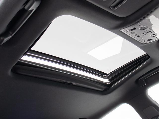 人気装備のサンルーフが付いています！上下チルトに前後スライド機能が付いていますので、様々なドライブシーンで活躍してくれます！！開放感ある車内空間は気持ちがいいですよ！是非体感してみて下さい！