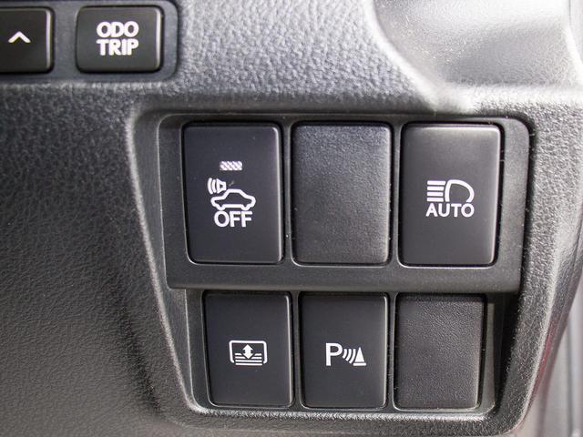 ★使いやすさや安全性を追求したステアリング周り！高級車ゆえにスイッチ類が多いのも特徴ですね！考え尽くされた配置ですぐに使いこなす事が出来ますのでご安心下さい！是非、体感してみて下さい！！