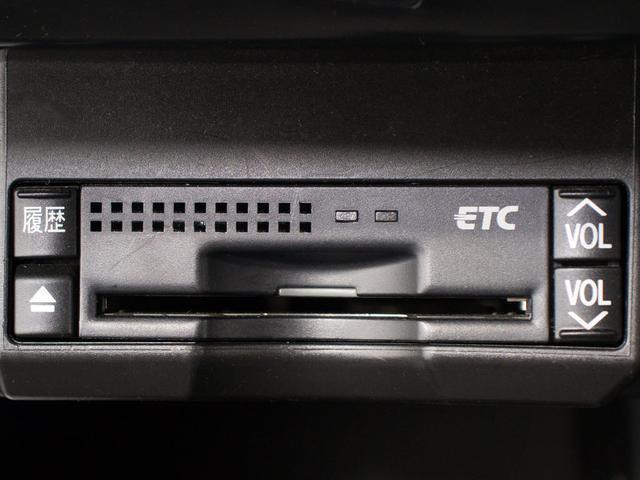 コンソール内一体型のビルトインＥＴＣ装備！見た目の部分も良いですが、ＥＴＣカードの盗難防止になる設置箇所です！料金所の渋滞回避！時間帯・日によって料金の軽減を受けられます！ストレス知らずのドライブ！