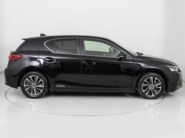 サイドビューで御座います。綺麗な車両であることがお分かりいただけるかと存じます。