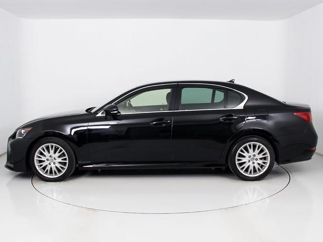 サイドビューで御座います。綺麗な車両であることがお分かりいただけるかと存じます。