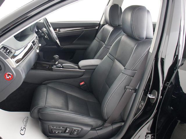 ★パワーシート装備！シート座面の前後スライドに加え背もたれの角度調整も電動です！これぞ高級車の装備です！