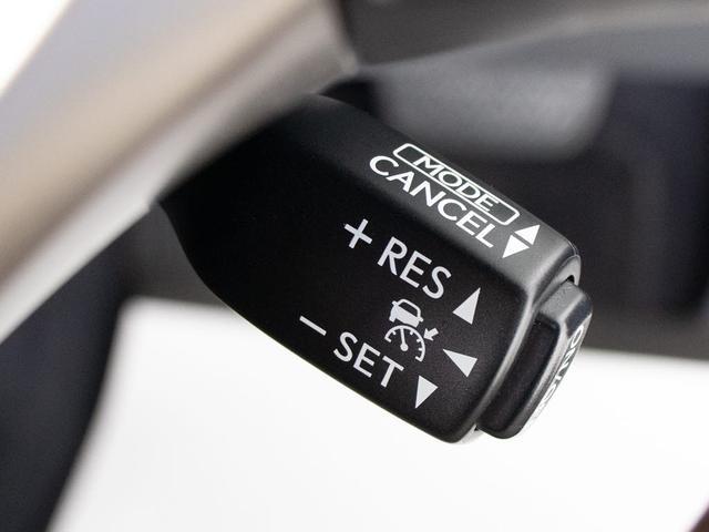 レーダークルーズコントロール　　ミリ波レーダーと単眼カメラで先行車を認識し、車速に応じた車間距離を保ちながら追従走行を支援します。