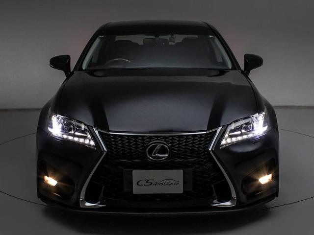 フロントビューの存在感をご覧ください！！ヘッドライトは視界良好のライト、さらにフォグライト搭載。デザイン性も高いのが特権です。