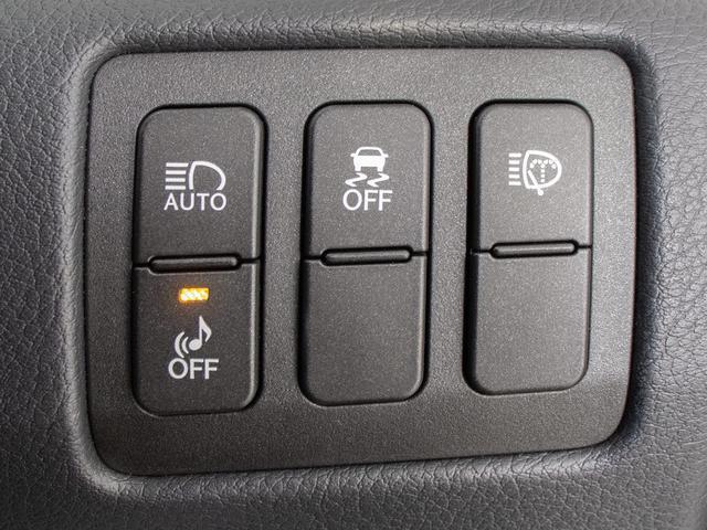 ★使いやすさや安全性を追求したステアリング周り！高級車ゆえにスイッチ類が多いのも特徴ですね！考え尽くされた配置ですぐに使いこなす事が出来ますのでご安心下さい！是非、体感してみて下さい！！