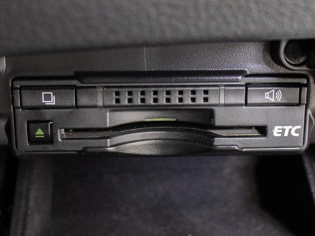 コンソール内一体型のビルトインＥＴＣ装備！見た目の部分も良いですが、ＥＴＣカードの盗難防止になる設置箇所です！料金所の渋滞回避！時間帯・日によって料金の軽減を受けられます！ストレス知らずのドライブ！