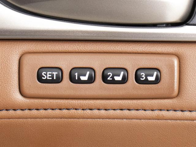シートメモリー機能付きです。お好みのシートポジションを記憶する事が出来ます。