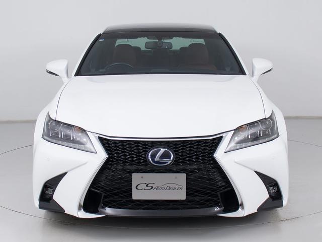 禁煙車です！室内は嫌なニオイも無く、すごく綺麗な状態です！禁煙車・・特にセダンタイプのお車では少ないですよね！！タバコのニオイが苦手なお客様必見です！快適にご乗車頂けます！！