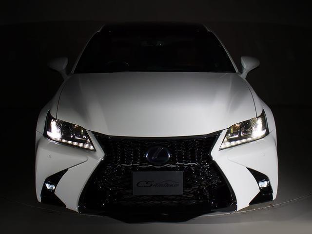 フロントビューの存在感をご覧ください！！ヘッドライトは視界良好のライト、さらにフォグライト搭載。デザイン性も高いのが特権です。