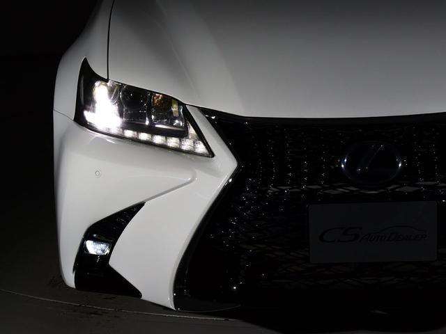 フロントビューの存在感をご覧ください！！ヘッドライトは視界良好のライト、さらにフォグライト搭載。デザイン性も高いのが特権です。