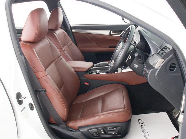 電動パワーシート完備！細かな自身に合ったドライビングポジションの設定が可能となります！