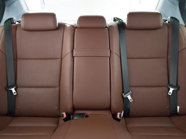 Ｆスポーツ専用本革シート！！お好みはいかがですか？当社では、お好みの色で新品本革シートを作成することもできます！！