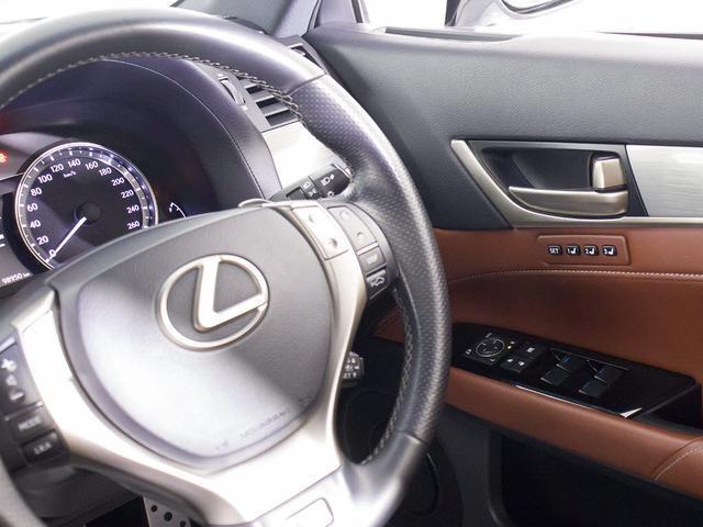 ★使いやすさや安全性を追求したステアリング周り！高級車ゆえにスイッチ類が多いのも特徴ですね！考え尽くされた配置ですぐに使いこなす事が出来ますのでご安心下さい！是非、体感してみて下さい！！