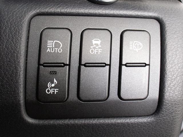 ★使いやすさや安全性を追求したステアリング周り！高級車ゆえにスイッチ類が多いのも特徴ですね！考え尽くされた配置ですぐに使いこなす事が出来ますのでご安心下さい！是非、体感してみて下さい！！