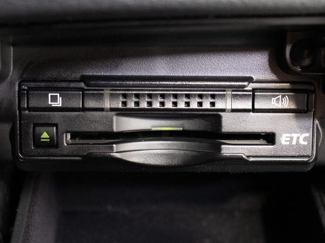 コンソール内一体型のビルトインＥＴＣ装備！見た目の部分も良いですが、ＥＴＣカードの盗難防止になる設置箇所です！料金所の渋滞回避！時間帯・日によって料金の軽減を受けられます！ストレス知らずのドライブ！