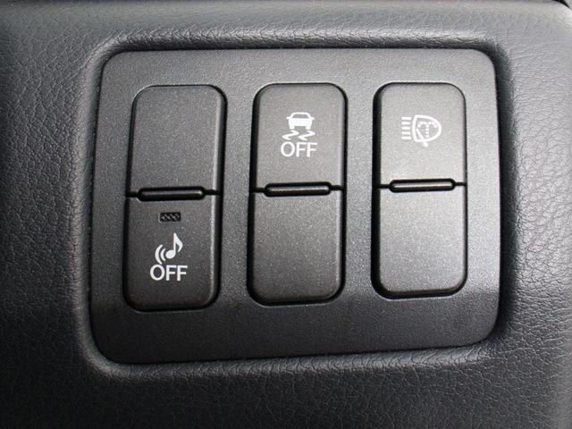 ★使いやすさや安全性を追求したステアリング周り！高級車ゆえにスイッチ類が多いのも特徴ですね！考え尽くされた配置ですぐに使いこなす事が出来ますのでご安心下さい！是非、体感してみて下さい！！