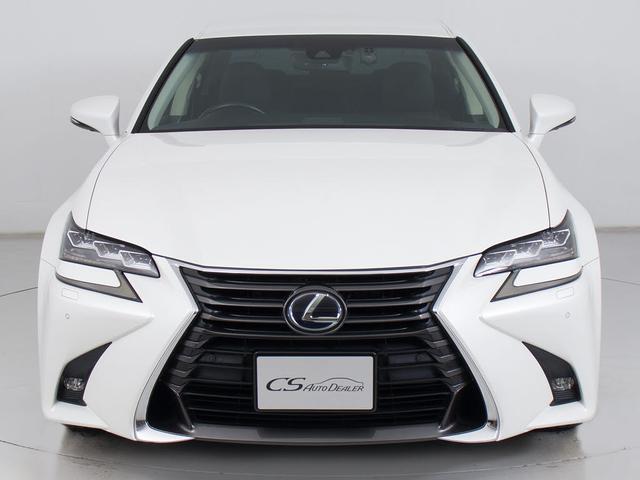 禁煙車です！室内は嫌なニオイも無く、すごく綺麗な状態です！禁煙車・・特にセダンタイプのお車では少ないですよね！！タバコのニオイが苦手なお客様必見です！快適にご乗車頂けます！！