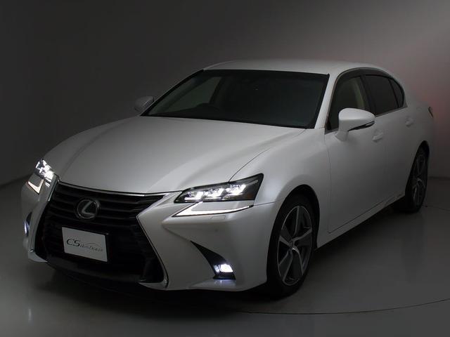 フロントビューの存在感をご覧ください！！ヘッドライトは視界良好のライト、さらにフォグライト搭載。デザイン性も高いのが特権です。