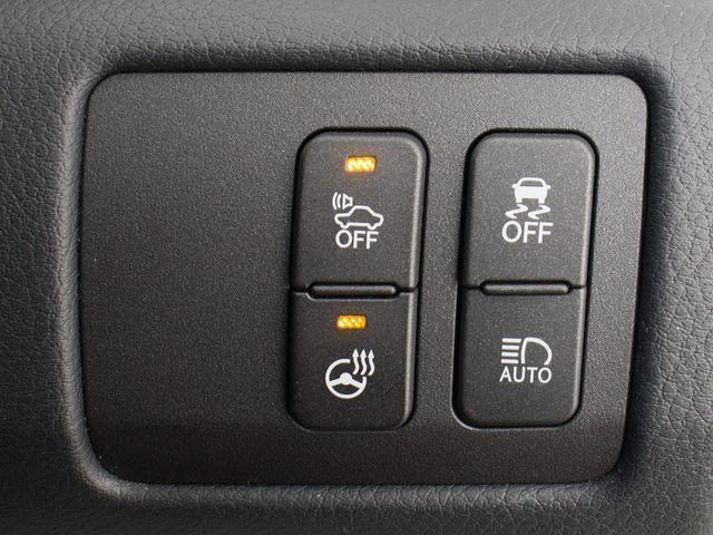 ★使いやすさや安全性を追求したステアリング周り！高級車ゆえにスイッチ類が多いのも特徴ですね！考え尽くされた配置ですぐに使いこなす事が出来ますのでご安心下さい！是非、体感してみて下さい！！